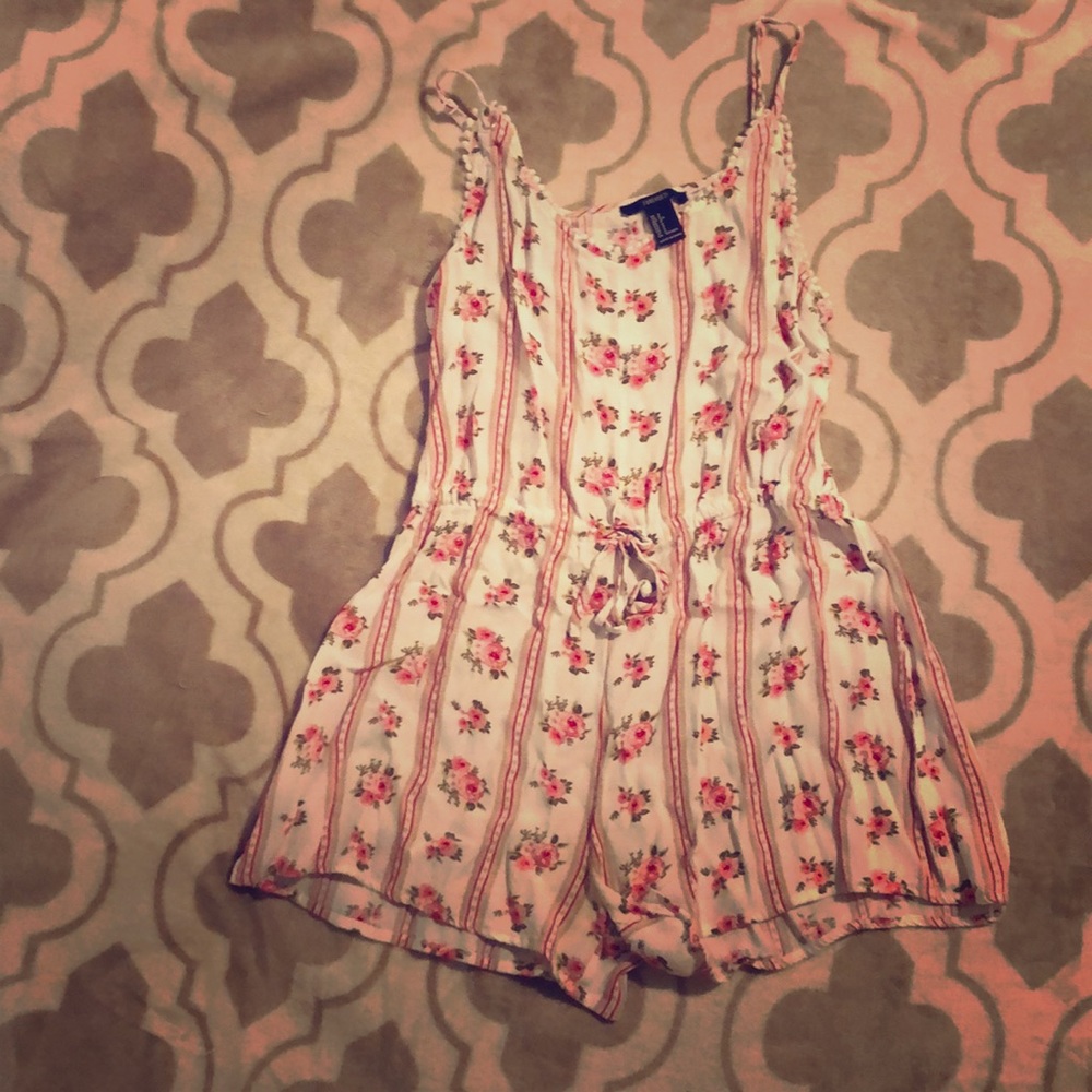 Cute floral romper!